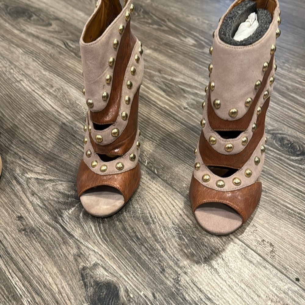 NWOT Nine West studded heels